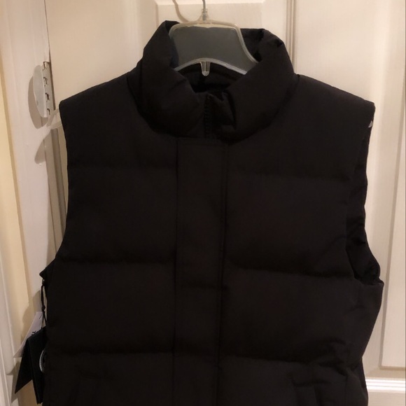 Aritzia powder vest (waterproof) BNWT (SOLD!) - Picture 2 of 4